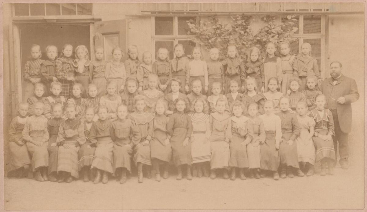 Fotografie: Gruppenbild Klassenfoto Um 1900, Mädchen, Schulkasse ...