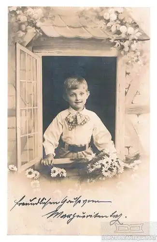 AK Jung schaut aus dem Fenster, Postkarte. Fotokarte, ca. 1911, gebraucht, gut