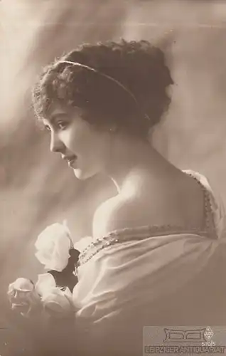AK Hübsches junges Fräulein, Postkarte. Fotokarte, 1917, gebraucht, gut