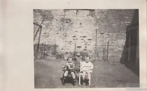 AK Drei Kinder mit Ball und Reifen, Postkarte. Fotokarte, gebraucht, gut