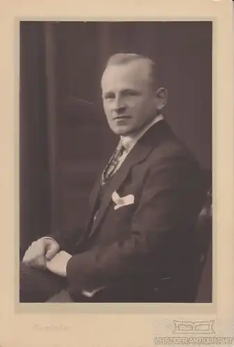 Portrait Carl Scheller - bürgerlicher Herr in feinem Anzug, Fotografie. Fotobild