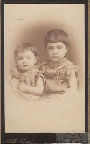 Fotografie W. Biede, Nürnberg - Portrait Zwei Kinder (Geschwister), Fotog 269773