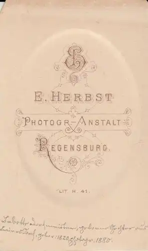 Fotografie E. Herbst, Regensburg - Portrait ältere Dame mit Schleife, Fotografie