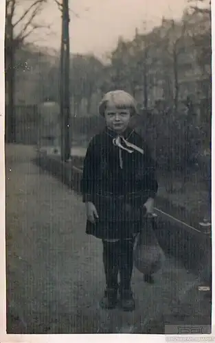 AK Mädchen mit Ball. 1928, Postkarte. Fotokarte, 1928, gebraucht, gut