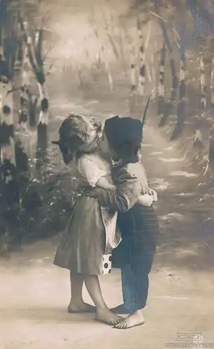 AK Küssende Kinder, Postkarte. Nr. 7010, ca. 1912, gebraucht, gut