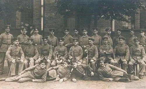 AK Gruppenfoto Militär - Männer in Uniformen, Postkarte, gebraucht, gut