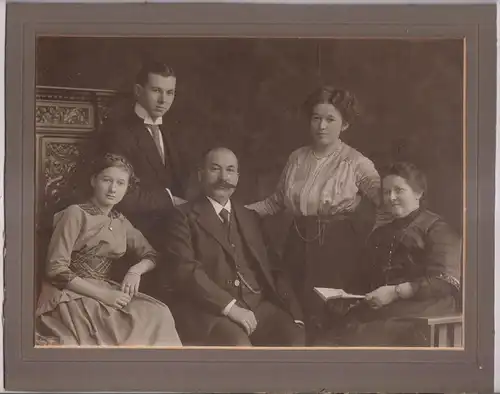 Fotografie: Gruppenbild Familienfoto um 1900, Eltern mit 3 Kindern, Fotobild