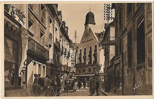 AK Dieppe. Rue Victor-Hugo et Place du Puits-Sale. ca. 1917, gebraucht, gut