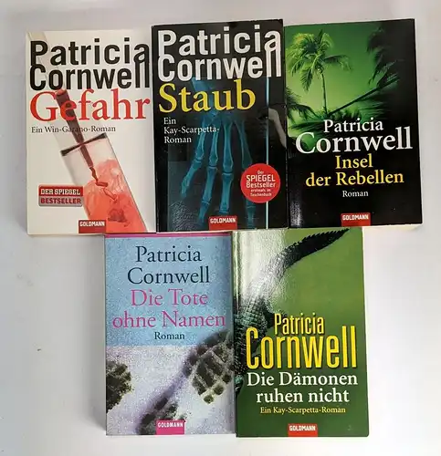 5 Bücher Patricia Cornwell: Die Tote ohne Namen; Die Dämonen ruhen nicht; Staub