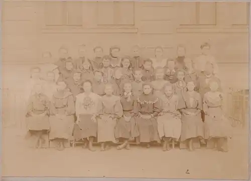 Fotografie: Gruppenbild Klassenfoto um 1900, Mädchen, Schulkasse, Mädchenschule
