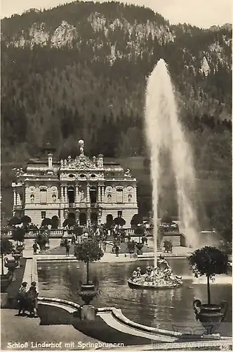 AK Schloss Linderhof mit Springbrunnen. ca. 1926, Postkarte. Serien Nr, ca. 1926
