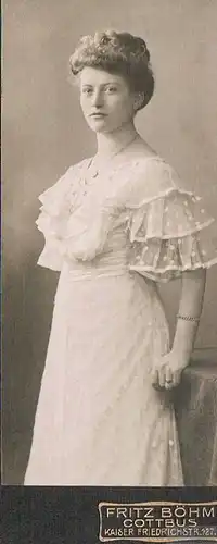 Fotografie Böhm, Cottbus - Portrait Junges Fräulein. 1909, Fotografie. Fotobild