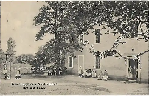 AK Genesungsheim Niederndorf. Hof mit Linde. ca. 1913, Postkarte. Ca. 1913