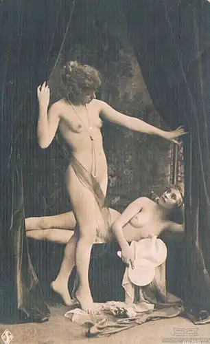 AK Akt. Zwei nackte junge Damen. um 1900, Postkarte. Fotokarte, gebraucht, gut