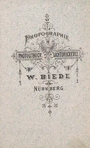 Fotografie W. Biede, Nürnberg - Portrait Herr mit Brille, Fotografie. Fotobild