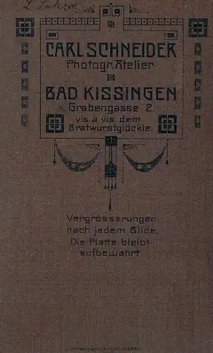 Fotografie Schneider, Bad-Kissingen - Portrait Sitzende Dame mit... Fotografie