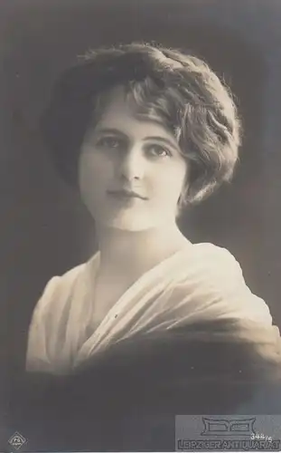 AK Hübsches junges Fräulein, Postkarte. Fotokarte, 1914, gebraucht, gut 272056