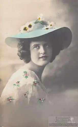 AK Hübsches junges Fräulein mit Hut, Postkarte. Fotokarte, gebraucht, gut
