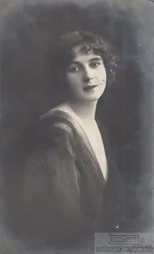 AK Hübsches junges Fräulein, Postkarte. Fotokarte, 1916, gebraucht, gut 268741