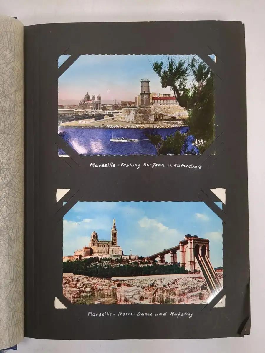 Album mit 72 Postkarten aus Marseille, Rom, Johannesburg, Dakar, Neapel ...