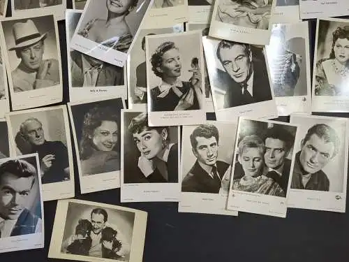 Lot: 50 unsignierte Autogrammkarten Schauspieler, Hepburn, Cooper, Rökk u.v.a.