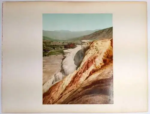 Foto: Yellowstone National Park - Hotel from Jupiter Terrace, Pulpit Terraces.