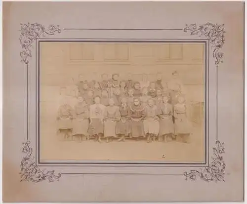 Fotografie: Gruppenbild Klassenfoto um 1900, Mädchen, Schulkasse, Mädchenschule