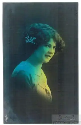 AK Hübsches junges Fräulein, Postkarte. Fotokarte, ca. 1912, gebraucht, g 278127