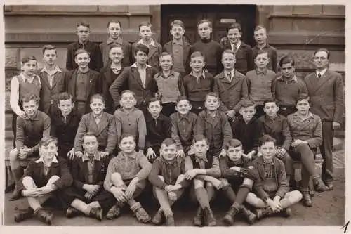 Fotografie 2 Klassenfotos, ca. 1930er Jahre, Gruppenfoto, Schule, Knaben