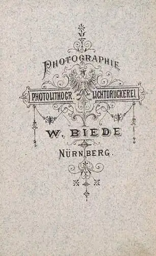 Fotografie W. Biede, Nürnberg - Portrait Herr mit Brille, Fotografie. Fotobild