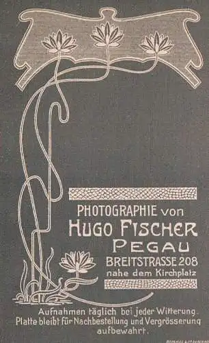 Fotografie Fischer, Pegau - Portrait Betagte Dame mit Buch, Fotografie. Fotobild