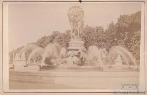 Fotografie Fontaine des Quatre Parties du Monde (Paris), Fotografie. Fotobild