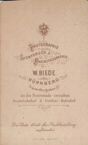 Fotografie W. Biede, Nürnberg - Porträt Dame mit hochgestecktem... Fotogr 273393