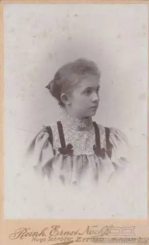 Fotografie R. Ernst, Zittau - Portrait junges Fräulein mit... Fotografie