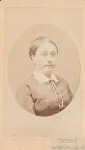 Portrait bürgerliche betagte Dame mit Taschenuhr, Fotografie. Fotobild