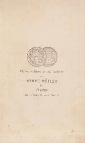 Fotografie Müller, München - Portrait Herr mit Brille und Backenbart, Fotografie