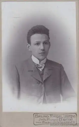 Fotografie Riedel, Leipzig - Portrait Junger Herr mit Fliege, Fotografie 270162