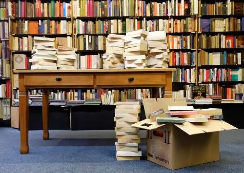 25 Taschenbücher Krimis, Kriminalromane Konvolut, Thriller, Sparpaket, Buchpaket