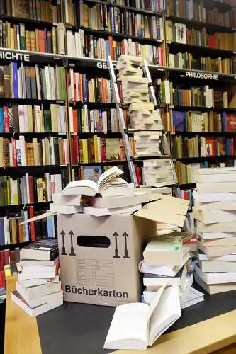 25 Taschenbücher Krimis, Kriminalromane Konvolut, Thriller, Sparpaket, Buchpaket