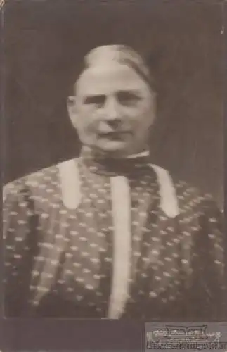Portrait bürgerliche Frau (unscharf), Fotografie. Fotobild, gebraucht, gut