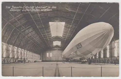 AK Das Zeppelin-Luftschiff Sachsen in dem Leipziger Luftschiffhafen verankert