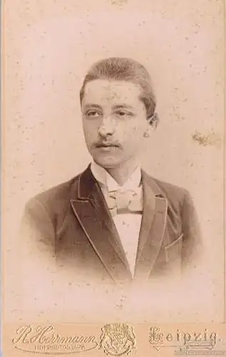 Fotografie Herrmann, Leipzig - Portrait Junger Herr, Fotografie. Fotobild