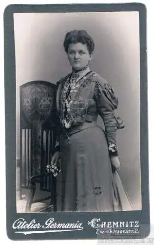 Fotografie Germania, Chemnitz - Portrait Fräulein mit Blümchen, Fotografie