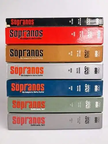 6 DVD-Boxen: Die Sopranos. Staffel 1-6 (komplett), James Gandolfini, Mafia Serie