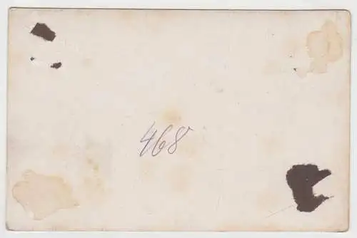 AK Familie in Tracht, Humorvolle illustrierte Postkarte um 1900, ungelaufen