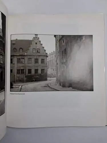 Buch: Diva in Grau - Häuser und Gesichter in Halle, Helga Paris, 1993, mdv