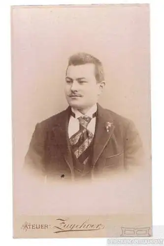 Fotografie Zugehoer, Naumburg - Portrait Junger Mann, Fotografie. Fotobild