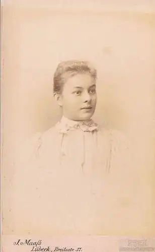 Fotografie Maass, Lübeck - Portrait Junges Fräulein, Fotografie. Fotobild