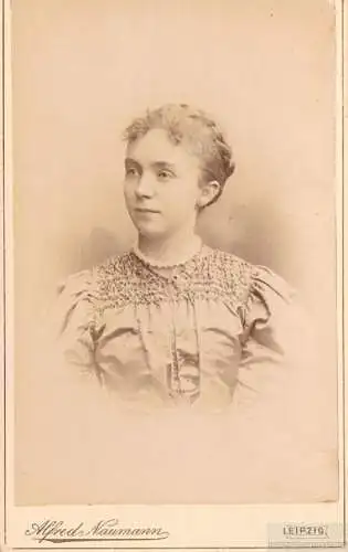 Fotografie Naumann, Leipzig - Portrait Junges Fräulein, Fotografie. Fotobild