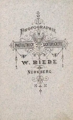 Fotografie W. Biede, Nürnberg - Portrait Herr mit Brille, Fotografie. Fotobild